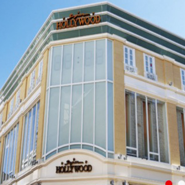 スーパーハリウッド伊勢佐木